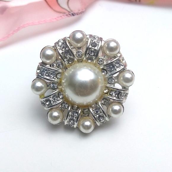Flower and Faux Pearls Stretch Fashion Rings - Picture 4 of 8